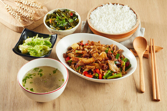 卜豆角炒五花肉飯
