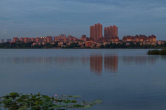 日落時(shí)分后官湖風(fēng)景