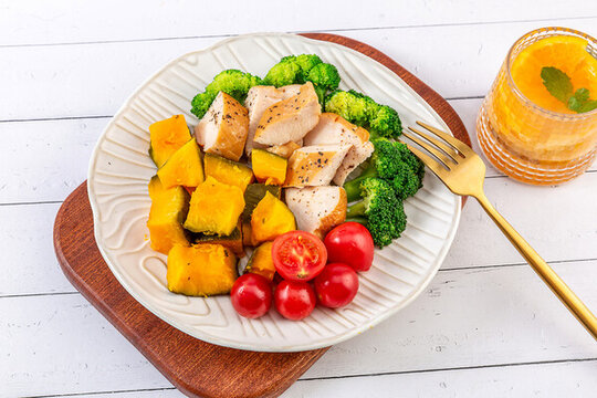 黑椒熏雞肉果蔬沙拉