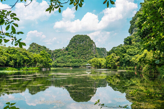 湖光山色水光倒影臨壑亭