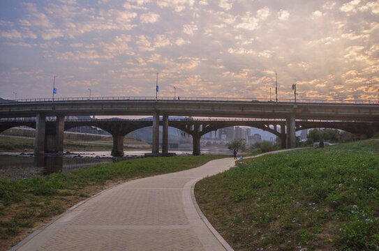 建甌江濱公園傍晚風景
