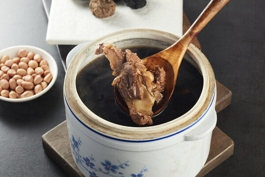 生熟地龍骨湯