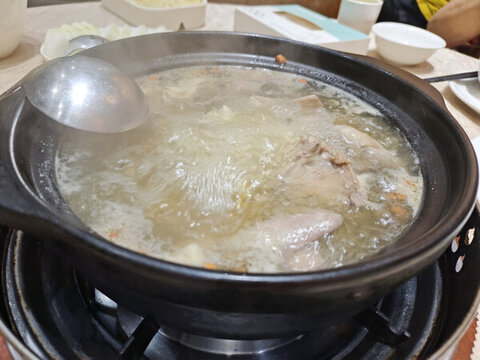 藥膳乳鴿雞湯