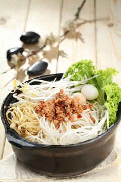 肉醬細(xì)米線