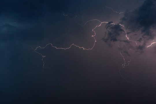 雷電暴雨天閃電實(shí)拍素材