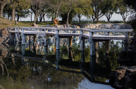 石曲橋