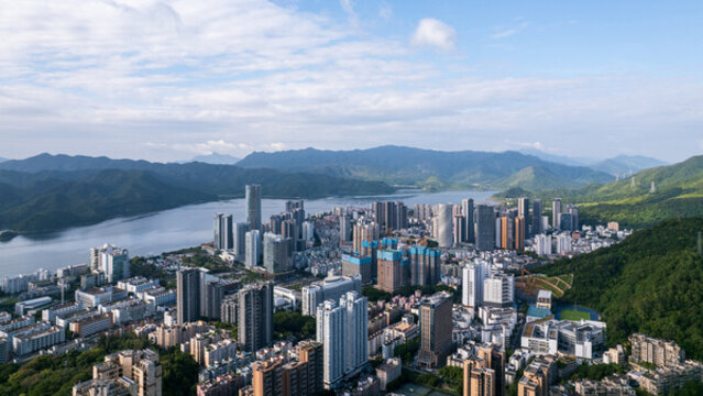 沙頭角海鹽田建筑高樓濱海風(fēng)光