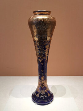 鈷藍(lán)色鍍金玻璃洋菊紋瓶