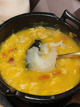榴蓮火鍋中餐美食
