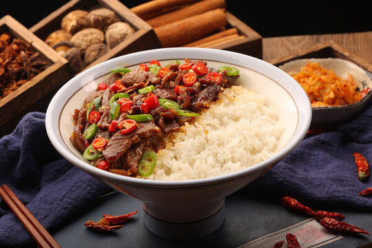 小炒牛肉蓋碼飯