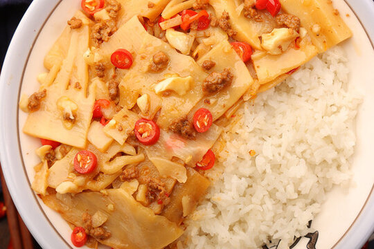 筍片肉沫蓋碼飯