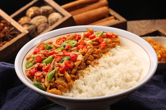 辣椒炒肉蓋碼飯