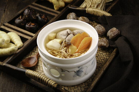 茅根燉豬展燉湯