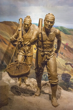 古代工匠開(kāi)鑿鴻溝