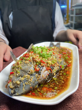 涼拌鯽魚