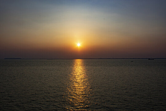 湖上夕陽