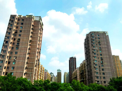 藍天下城市