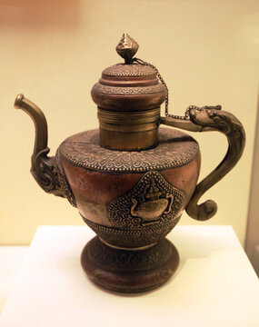 藏族龍柄銅執(zhí)壺
