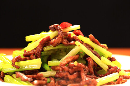 芹菜炒肉絲