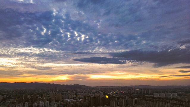 寧波海曙城西臺風前夕陽天空