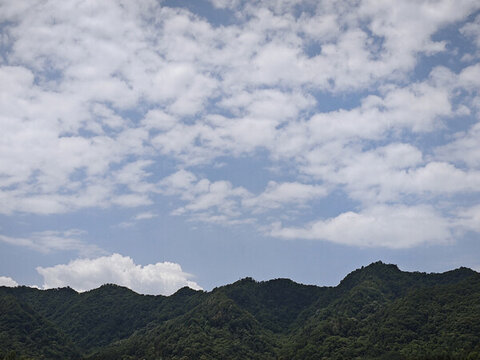 云與山