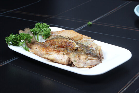 香煎鱸魚(yú)