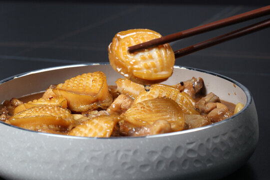 鮑魚燜雞