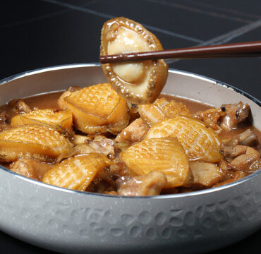 鮑魚煨雞