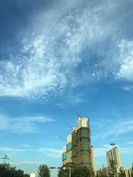藍(lán)天白云城市風(fēng)景