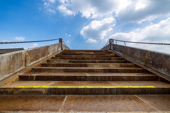 古橋古建筑天空