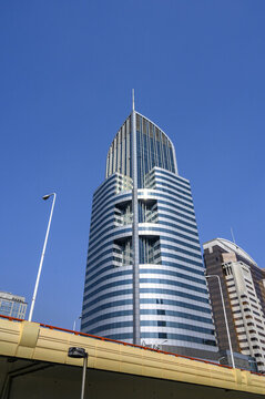 上海人民廣場(chǎng)的現(xiàn)代建筑