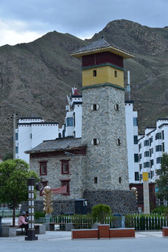 西藏山南