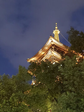 夜色塔
