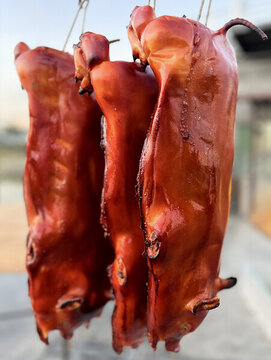 新鮮出爐脆皮乳豬