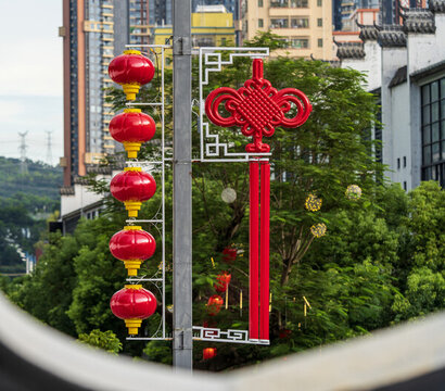 中國結(jié)一串紅燈籠