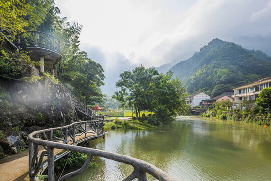 美麗鄉(xiāng)村小溪風(fēng)光