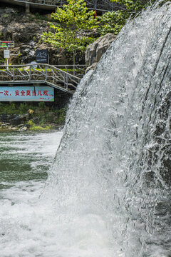 山澗溪流
