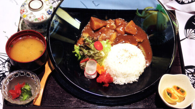 咖喱牛肉飯?zhí)撞? style=