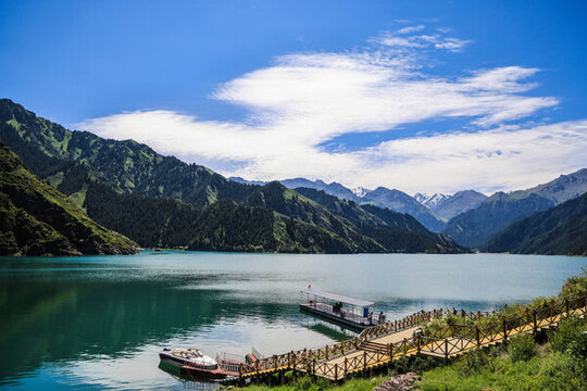 天山天池風(fēng)光