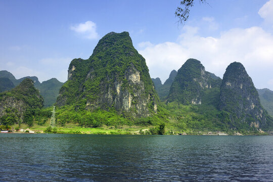 自然山峰河流景觀