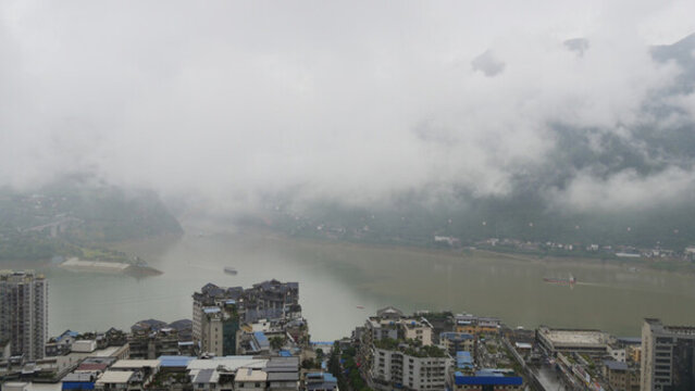 雨后出現(xiàn)大霧天氣