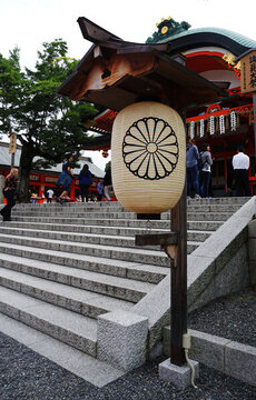 日本寺院里的燈籠