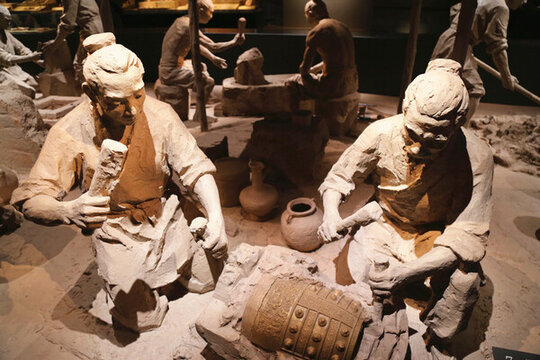 古代青銅器生產(chǎn)場景