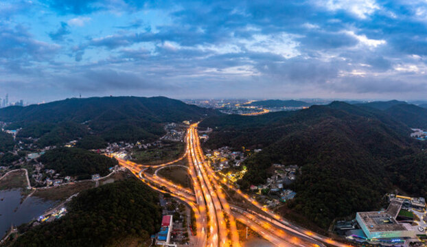 航拍湖南長(zhǎng)沙岳麓區(qū)城市夜景