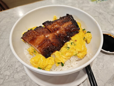 叉燒滑蛋飯