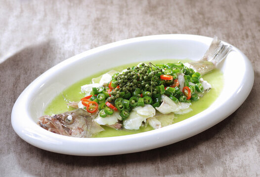 青椒浸鱸魚(yú)