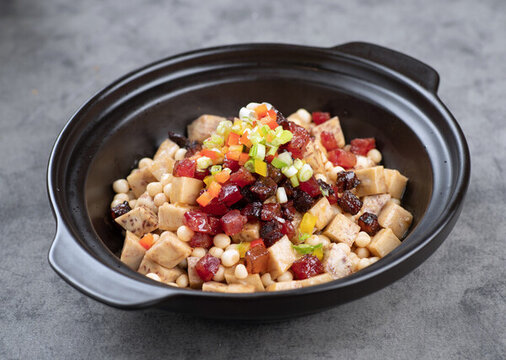 香芋茨實(shí)臘味煲