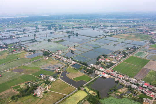 航拍湖南岳陽湘陰田野和湘江