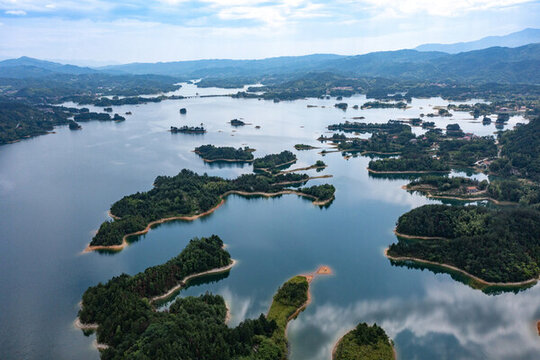航拍湖南岳陽(yáng)岳陽(yáng)縣鐵山水庫(kù)