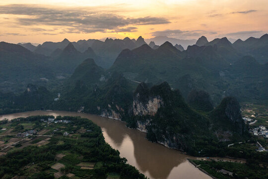 航拍廣西桂林陽(yáng)朔桂林山水
